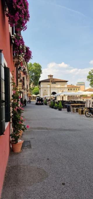 Storico Alloggio Fronte Piazza In Borgo Portello Padova Exterior photo